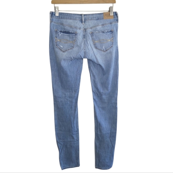 Abercrombie & Fitch | Light Wash Distressed Skinny Jeans Low Rise Size 0R or 25 - Picture 2 of 6